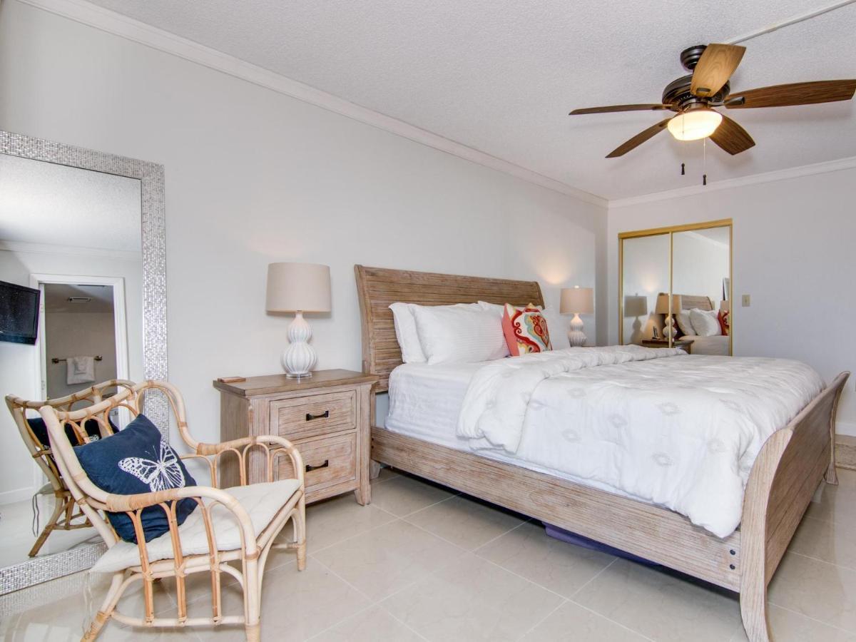 Harbour Light Towers 307 3rd Floor Beachfront 2 Bedroom Harbour Light Towers Apartment Clearwater Beach