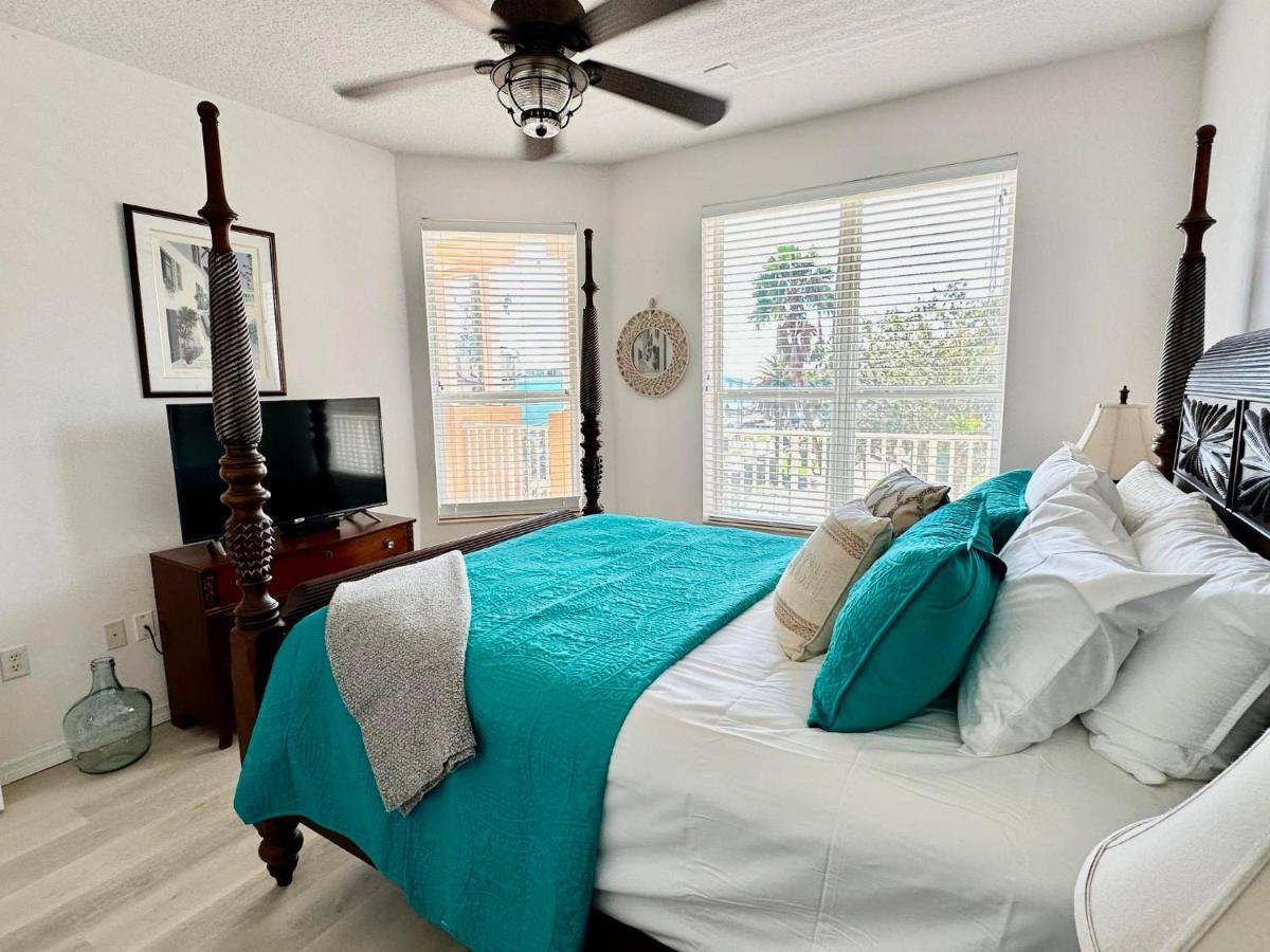 Island Key 305 - Amazing Waterfront - Walk To The * Clearwater Beach