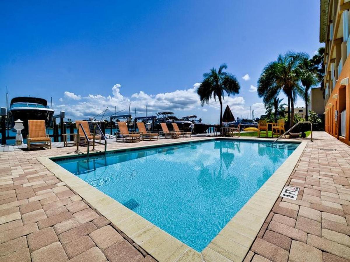 Island Key 305 - Amazing Waterfront - Walk To The Apartment Clearwater Beach