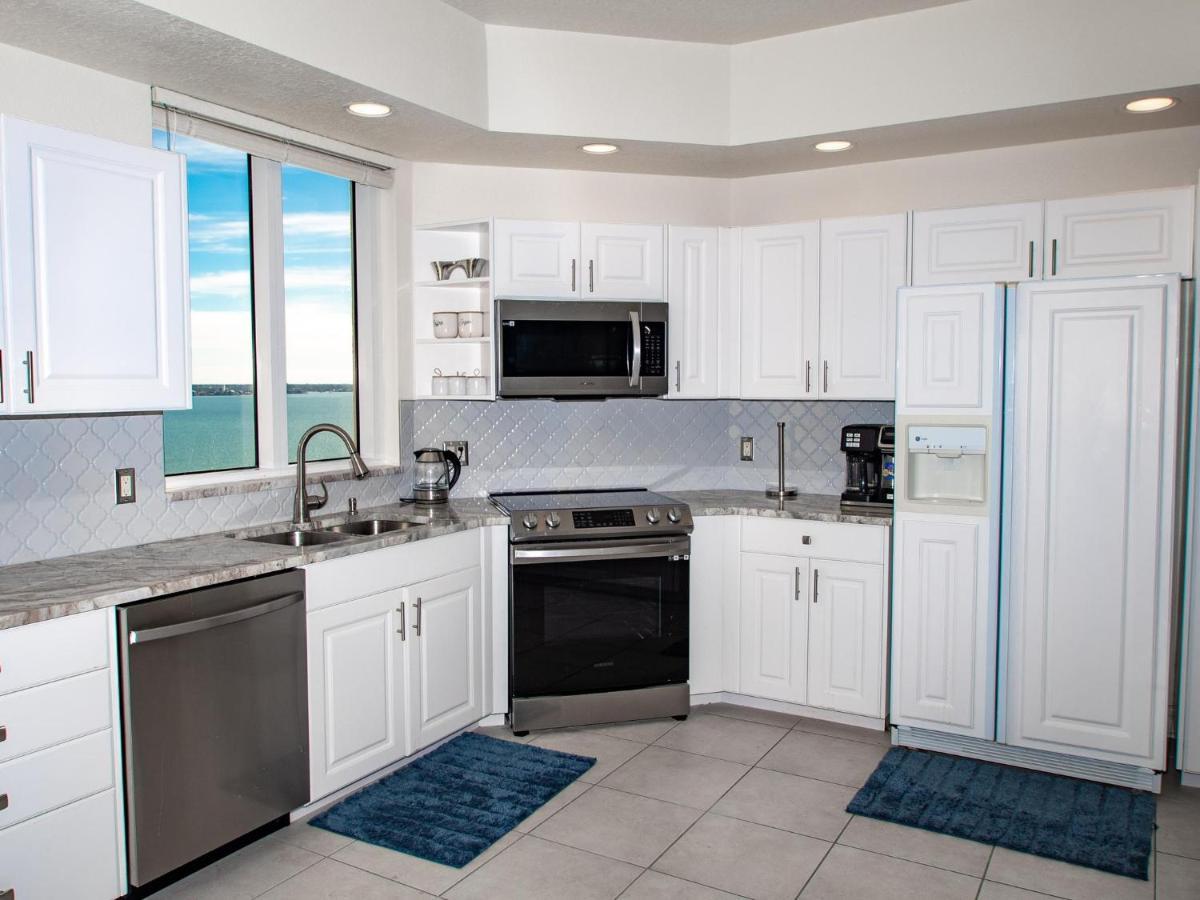 Meridian 1001 - A Spacious Beachfront *