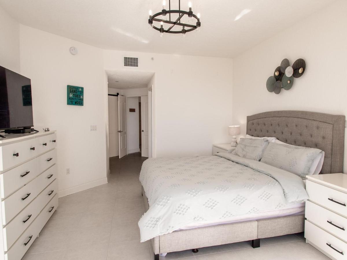 Meridian 1001 - A Spacious Beachfront * Clearwater Beach