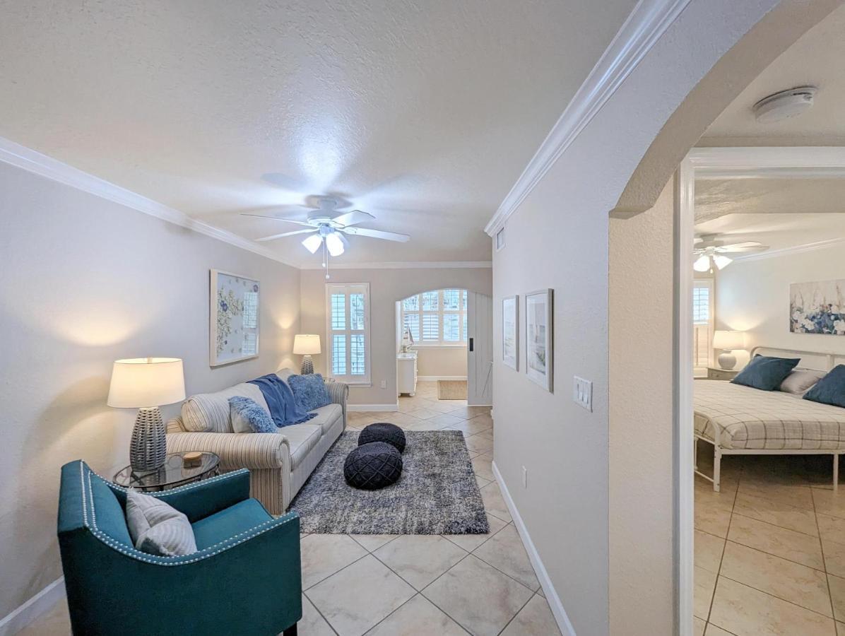 2 Bed-1 Bath With Sunroom, Private Pool And Access!