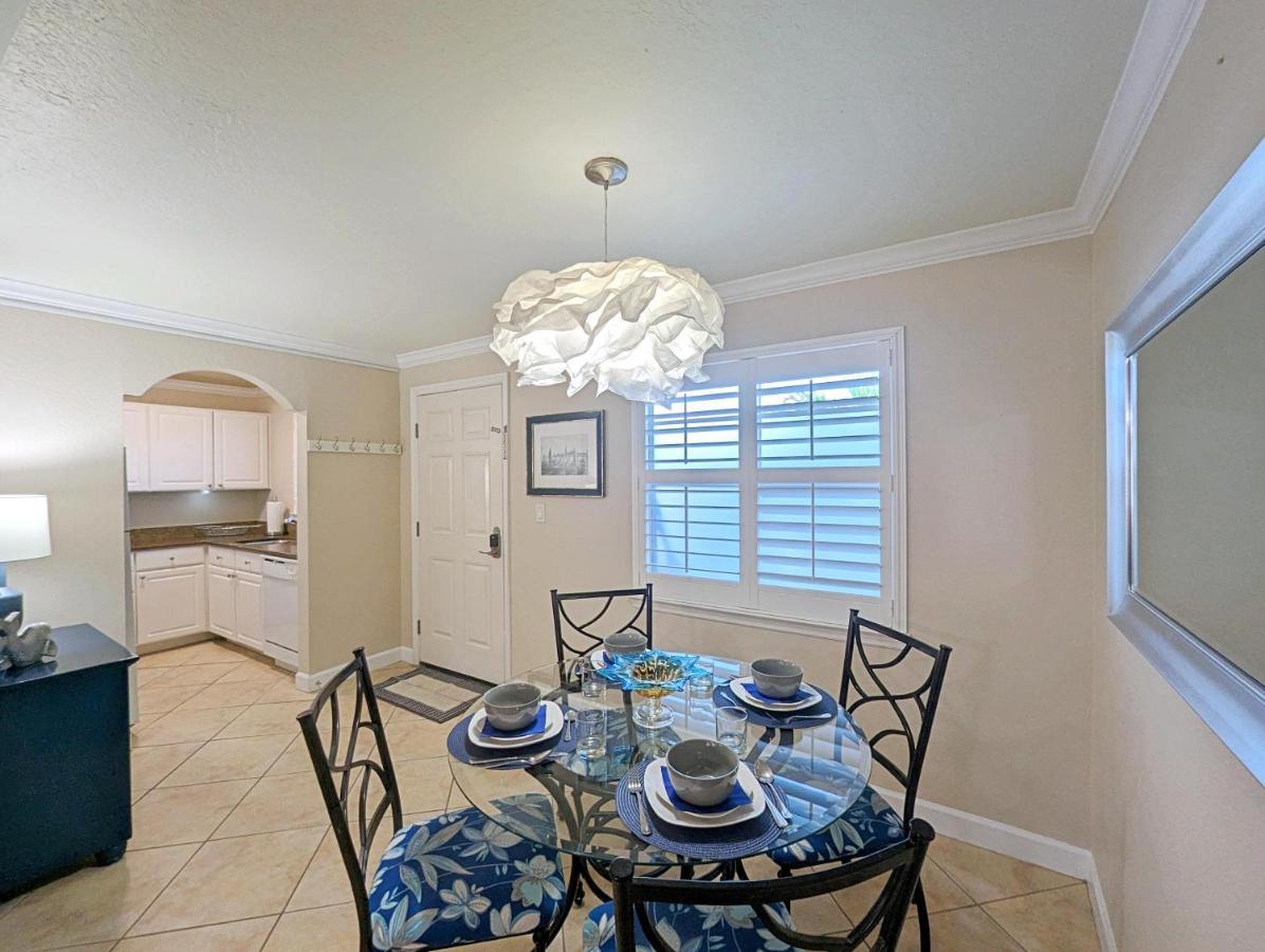 2 Bed-1 Bath With Sunroom, Private Pool And Access! Apartment Clearwater Beach