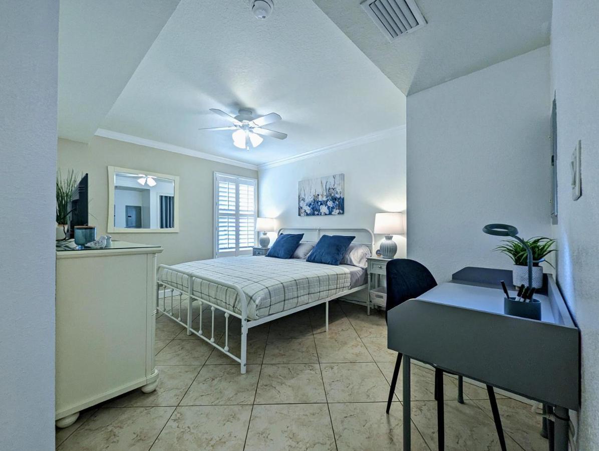 2 Bed-1 Bath With Sunroom, Private Pool And Access! * Clearwater Beach