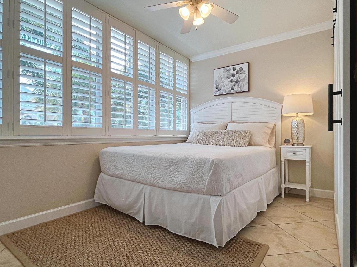 2 Bed-1 Bath With Sunroom, Private Pool And Access! Apartment Clearwater Beach