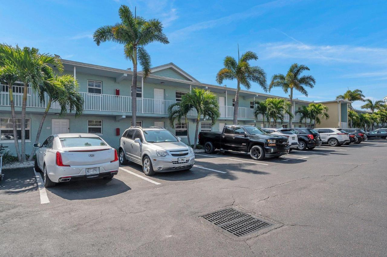 2 Bed-1 Bath With Sunroom, Private Pool And Access! Apartment Clearwater Beach