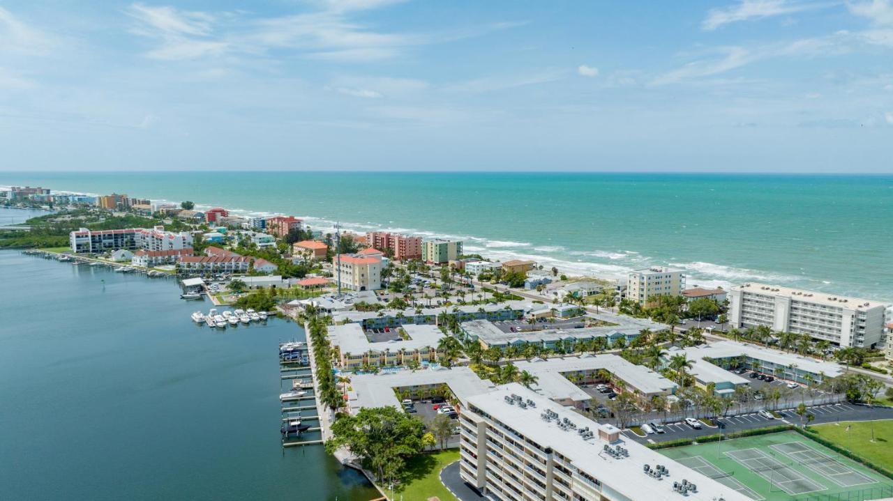 Tiki Blue Crab Cabana Beach In Paradise Apartment Clearwater Beach