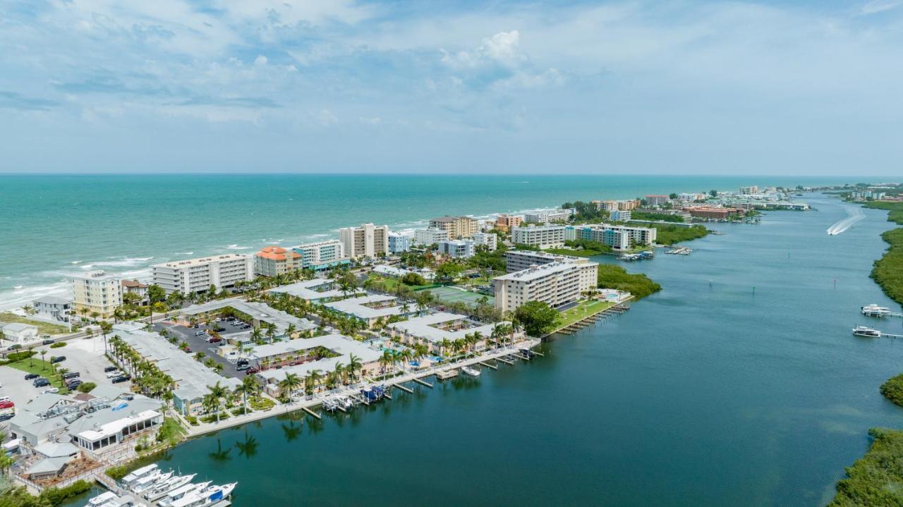Tiki Blue Crab Cabana Beach In Paradise * Clearwater Beach