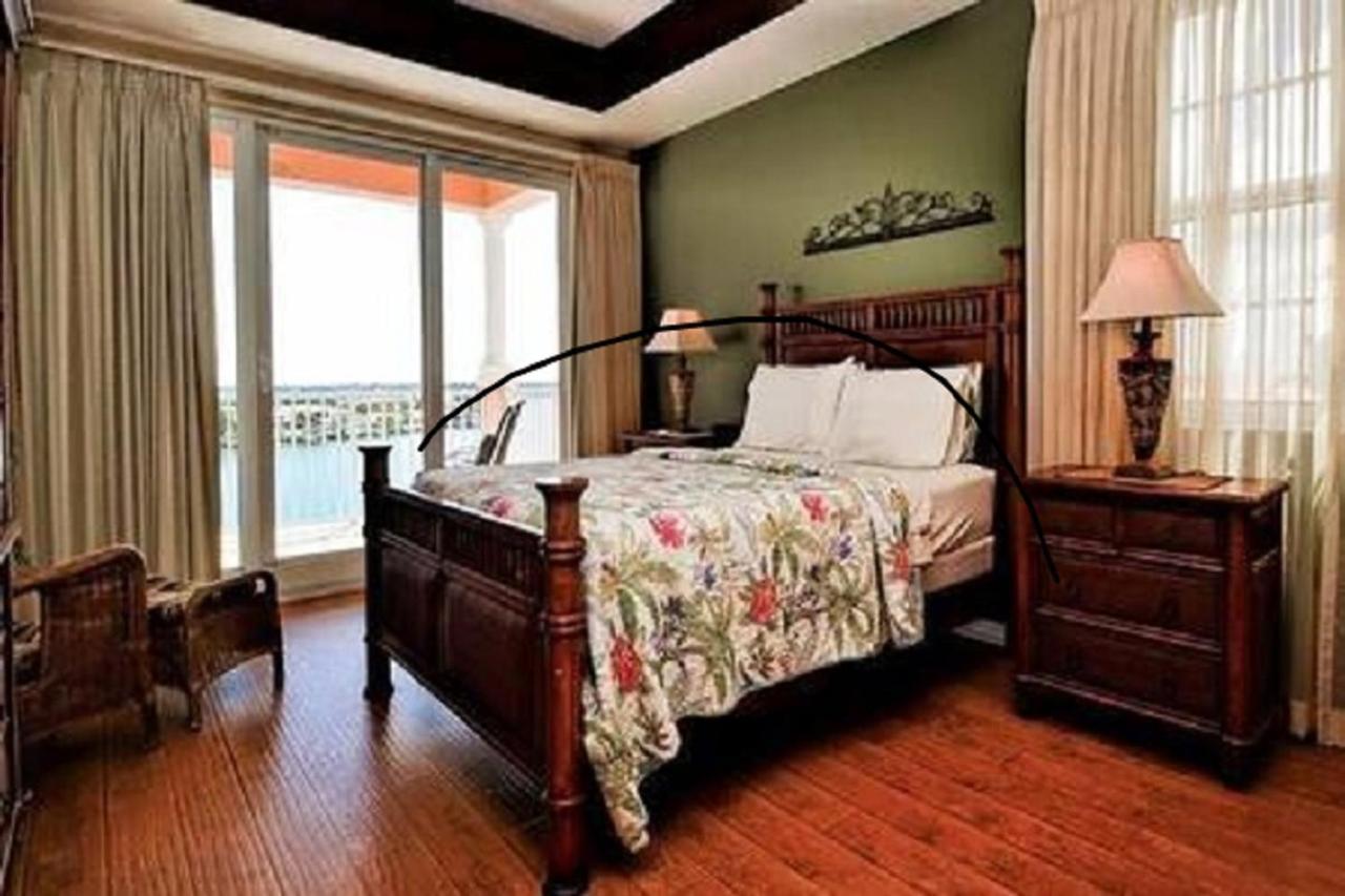 Luxury 5 Star Water Front 3 Beds 2 Bath Pool Hot-tub And Views Apartment