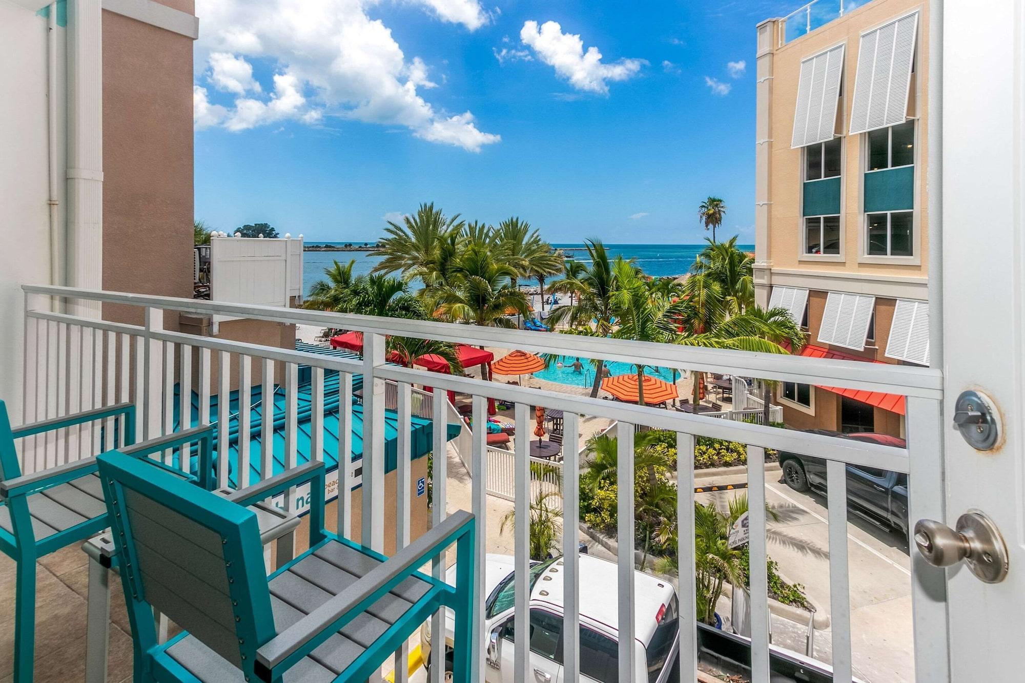 Winter The Dolphin's Club, Ascend Collection Hotel Clearwater Beach