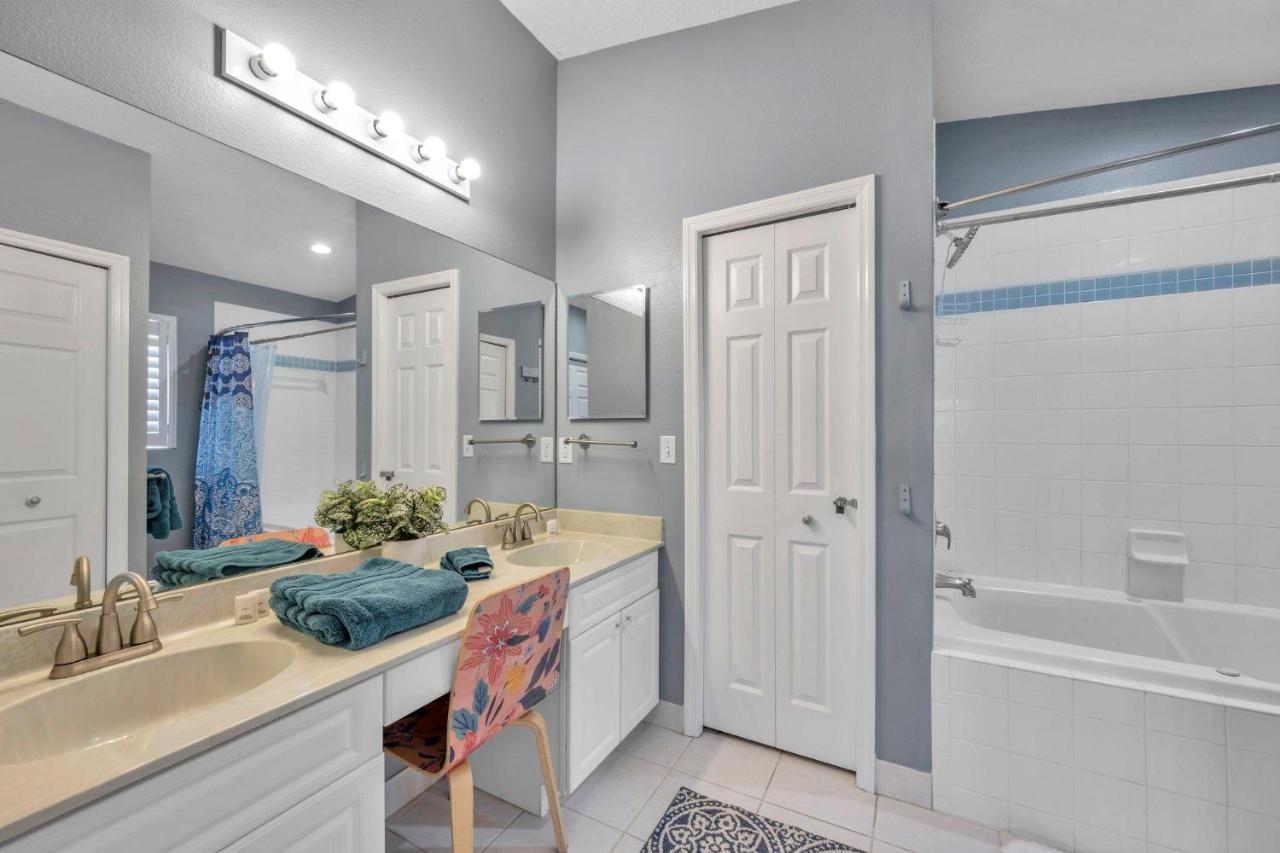 Apartment Perfect 2-bed 2-bath Townhome With 1390 Sq Ft And Garage By The *