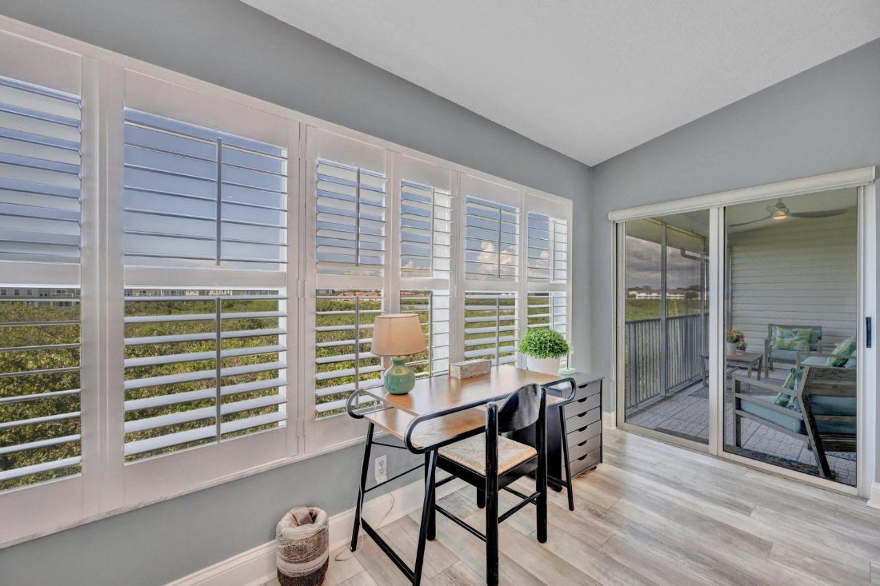 Apartment Perfect 2-bed 2-bath Townhome With 1390 Sq Ft And Garage By The *