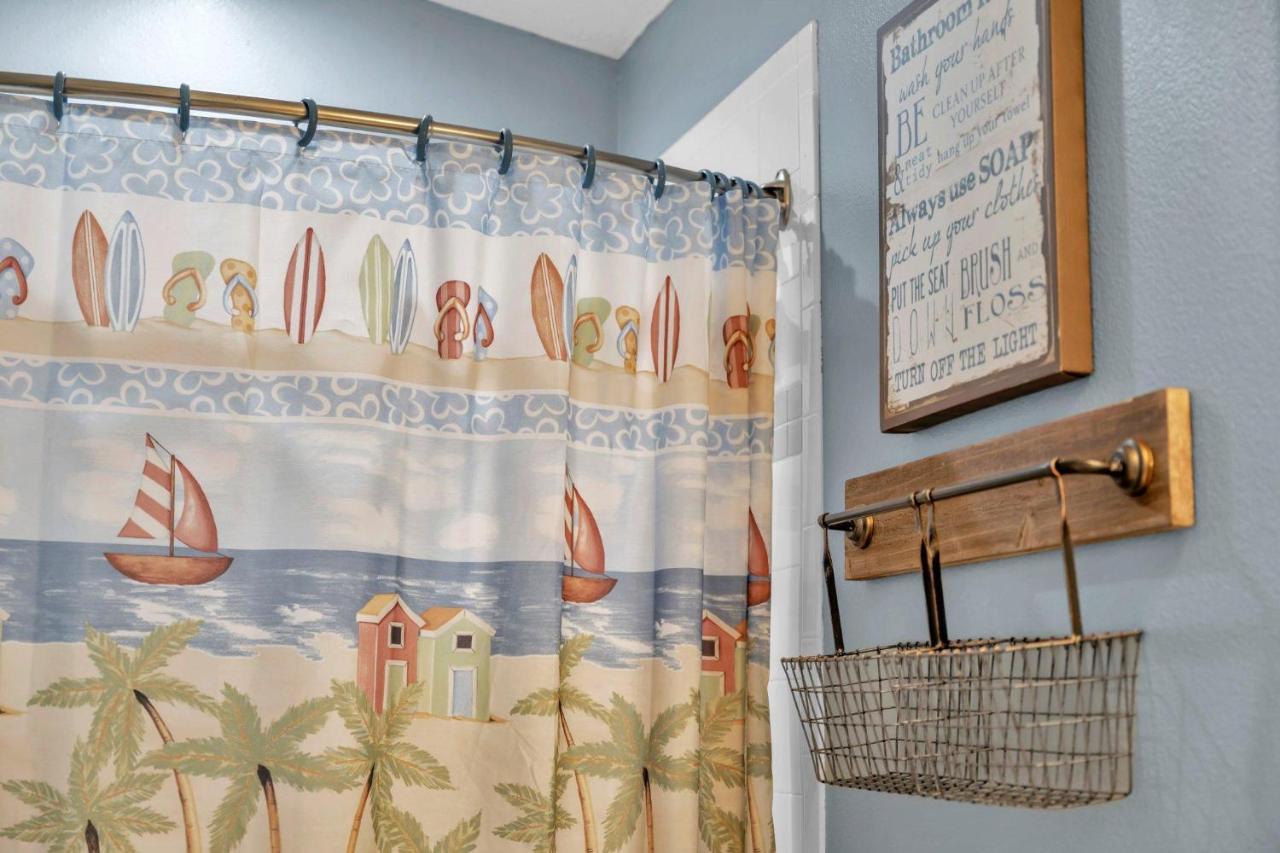 Perfect 2-bed 2-bath Townhome With 1390 Sq Ft And Garage By The Apartment Clearwater Beach