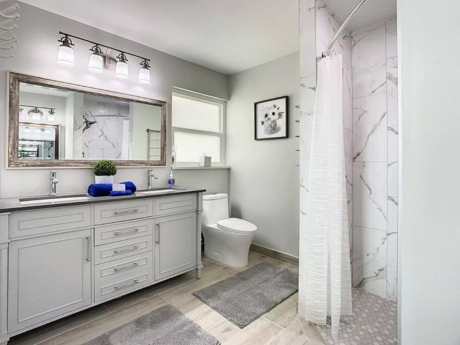 Magical Sunset Waterfront View, Renovated 3bd 2bth