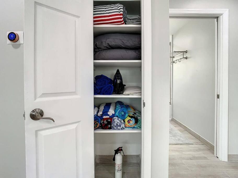 Magical Sunset Waterfront View, Renovated 3bd 2bth * Clearwater Beach