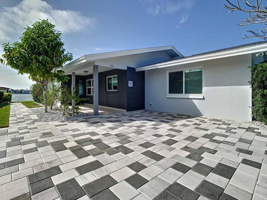 Holiday home Magical Sunset Waterfront View, Renovated 3bd 2bth Clearwater Beach