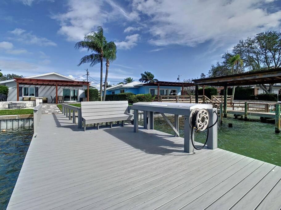 Magical Sunset Waterfront View, Renovated 3bd 2bth Holiday home Clearwater Beach