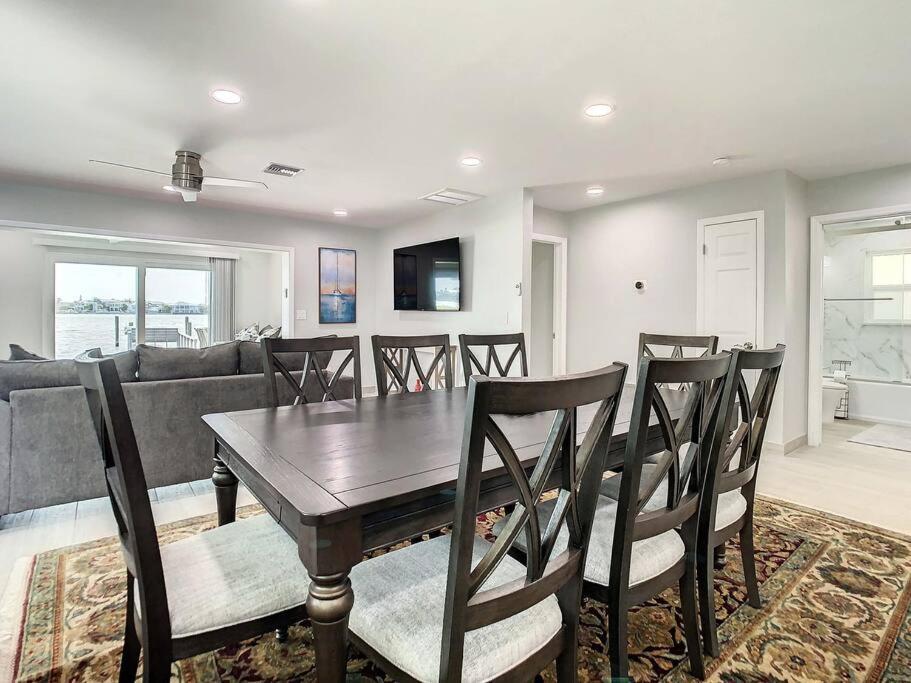Magical Sunset Waterfront View, Renovated 3bd 2bth