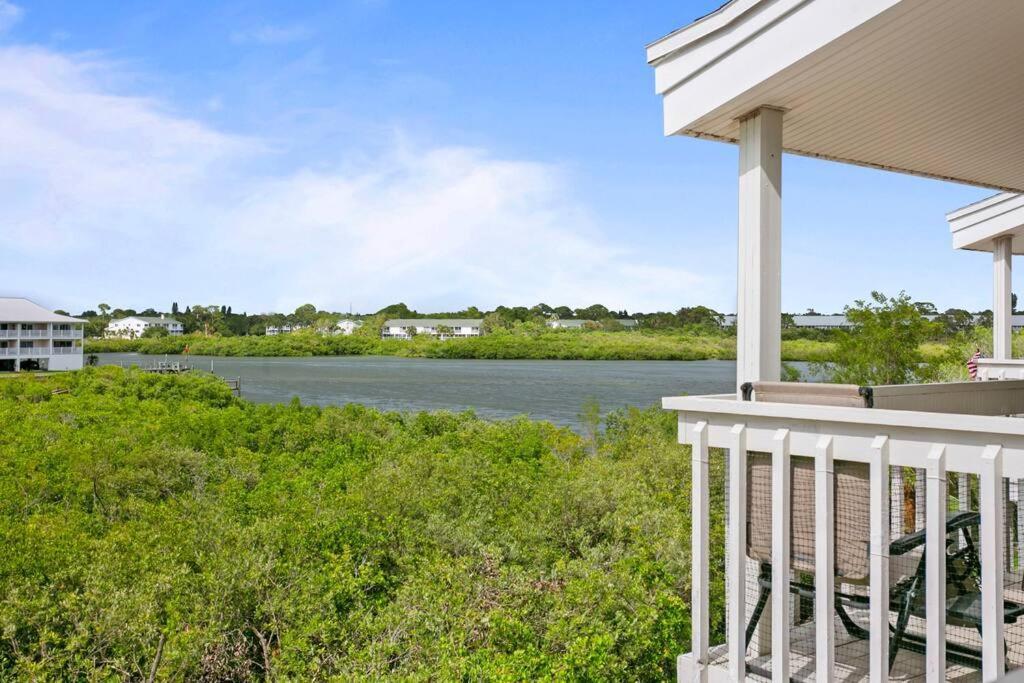 Newly Renovated, Water Views, 2 Bd Apartment Clearwater Beach