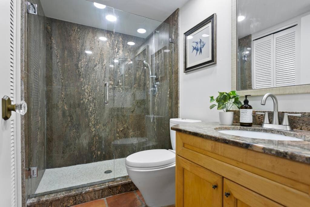 Apartment Newly Renovated, Water Views, 2 Bd *