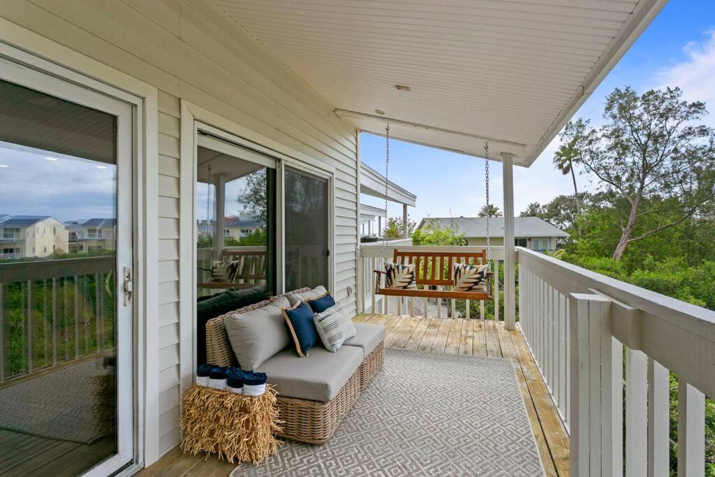 Apartment Newly Renovated, Water Views, 2 Bd