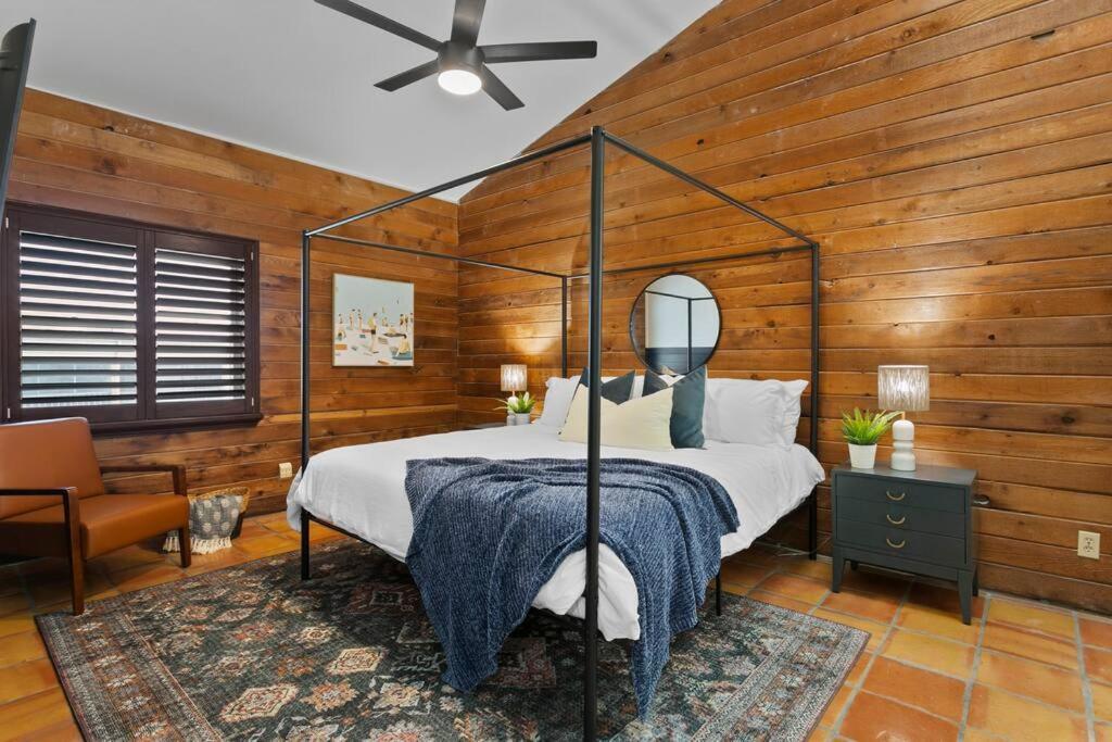 Newly Renovated, Water Views, 2 Bd Clearwater Beach