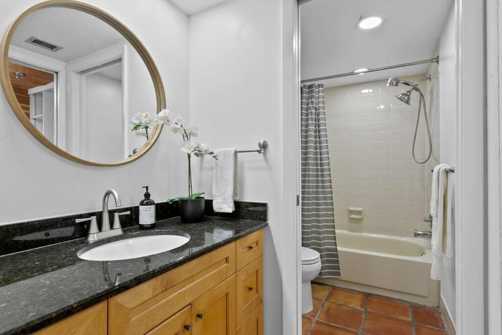 Newly Renovated, Water Views, 2 Bd *