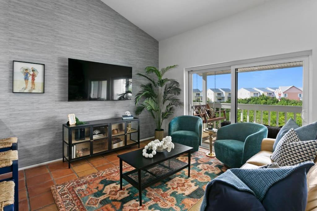 Apartment Newly Renovated, Water Views, 2 Bd Clearwater Beach