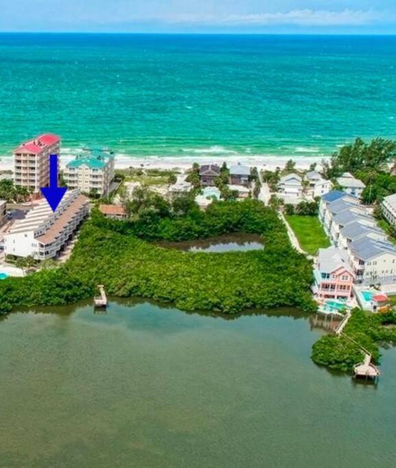 Apartment Newly Renovated, Water Views, 2 Bd *