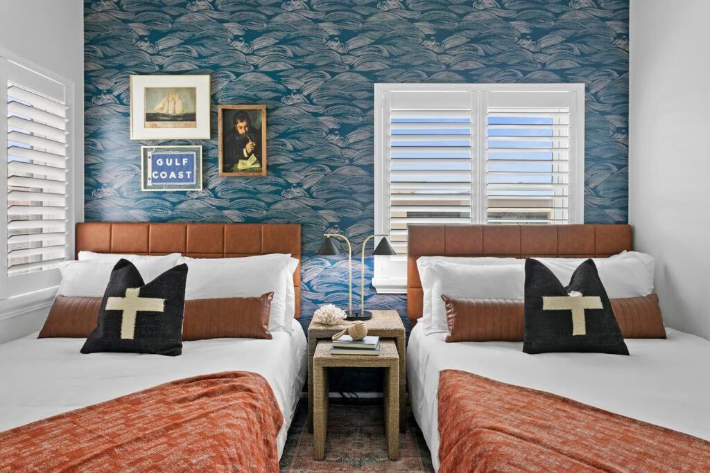 Newly Renovated, Water Views, 2 Bd Apartment *