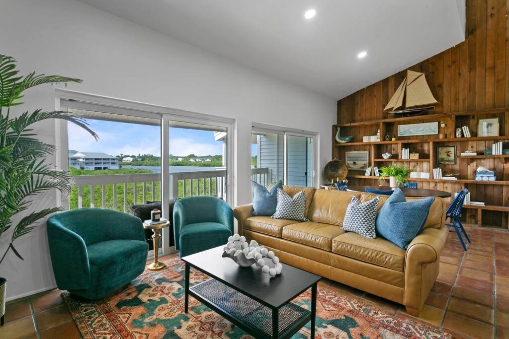 Newly Renovated, Water Views, 2 Bd Clearwater Beach