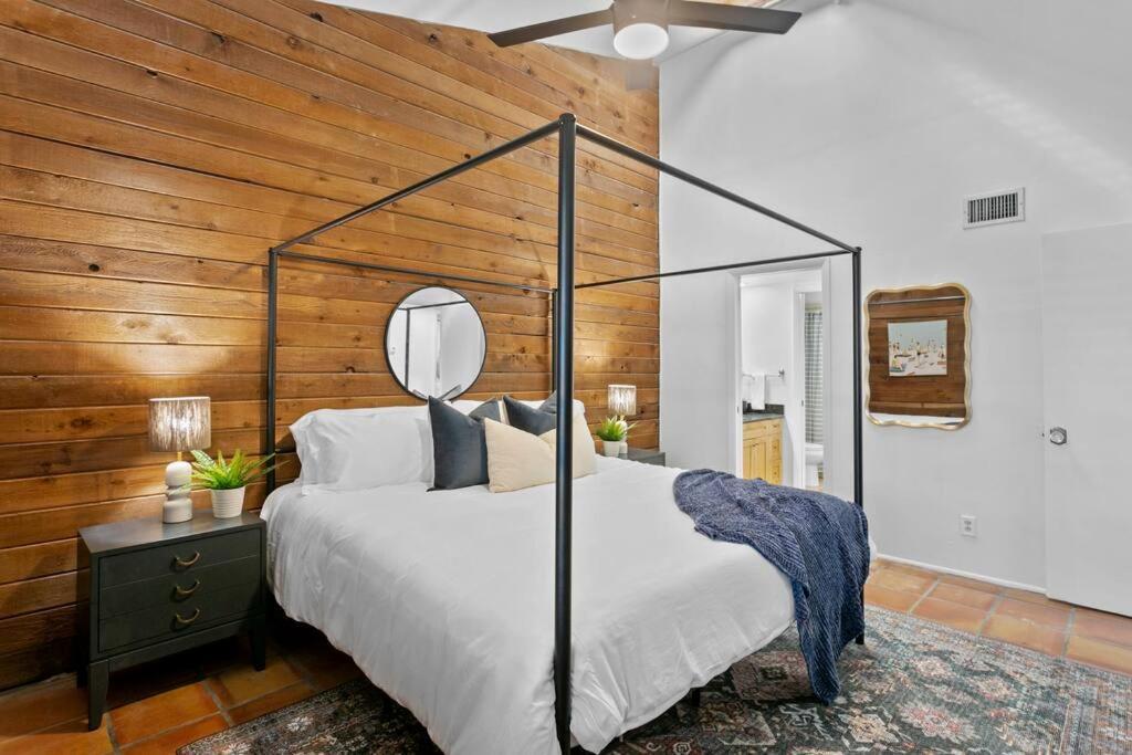 Newly Renovated, Water Views, 2 Bd *