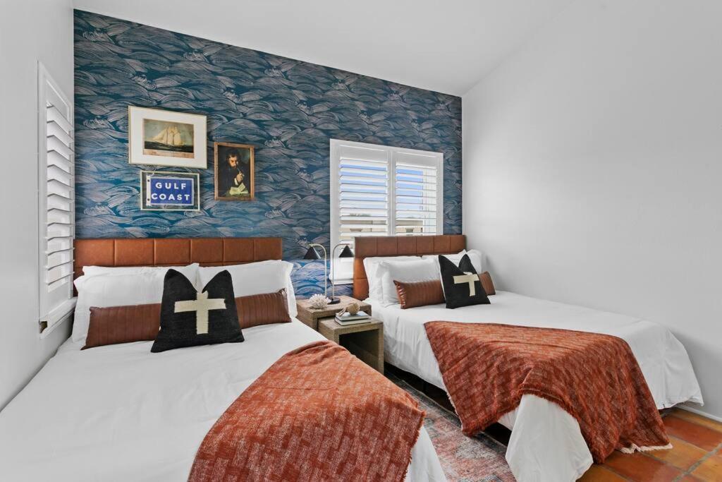 Newly Renovated, Water Views, 2 Bd * Clearwater Beach