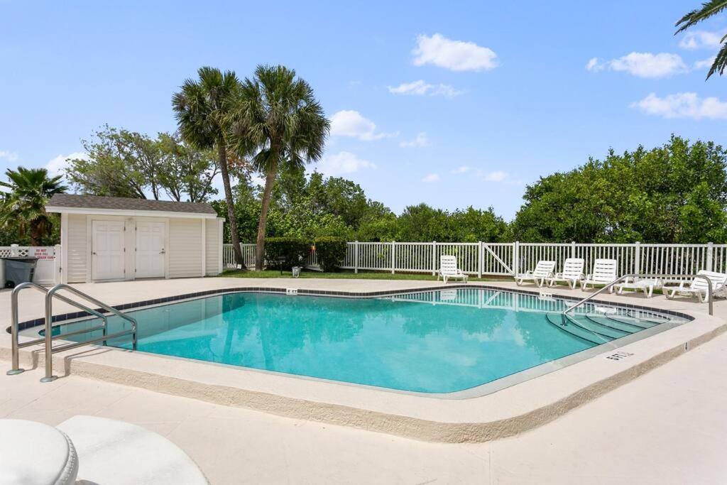 Newly Renovated, Water Views, 2 Bd