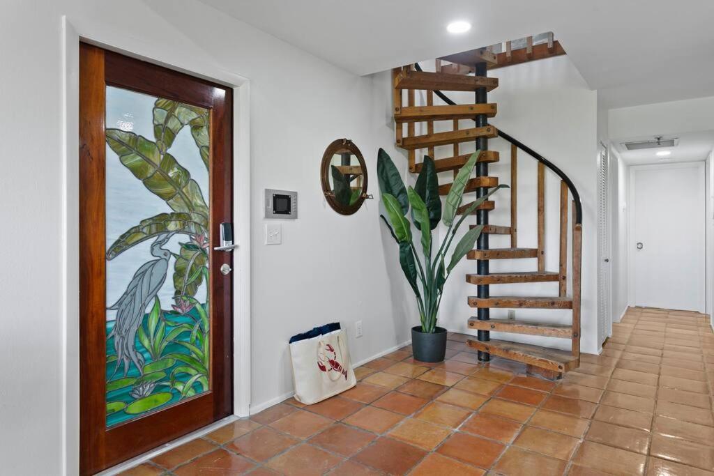 Newly Renovated, Water Views, 2 Bd Apartment Clearwater Beach