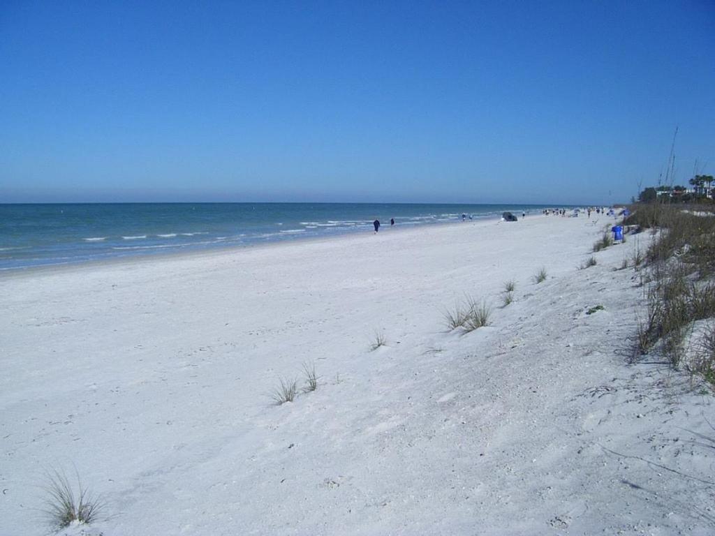 Spacious House Unit,beautifully Furnished 2 Bed 2bath./2min.walk To Clearwater Beach