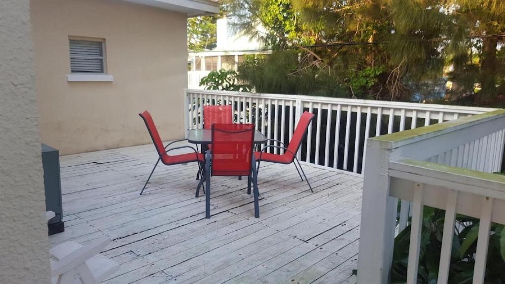 Holiday home Spacious House Unit,beautifully Furnished 2 Bed 2bath./2min.walk To