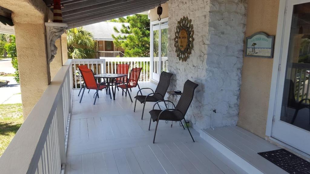 Spacious House Unit,beautifully Furnished 2 Bed 2bath./2min.walk To *