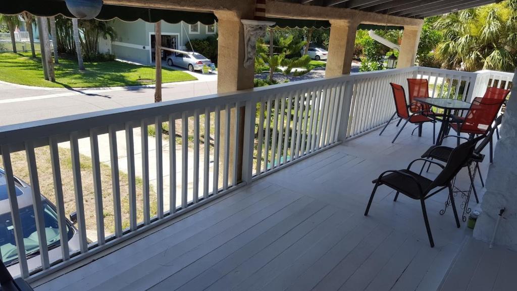 Spacious House Unit,beautifully Furnished 2 Bed 2bath./2min.walk To Holiday home