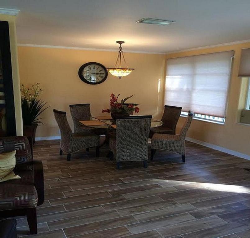 Holiday home Spacious House Unit,beautifully Furnished 2 Bed 2bath./2min.walk To *