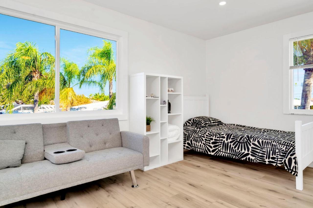 Holiday home Clearwater Waterfront Modern 4bd 2big Open Loft 4bt With Pool Boat Deck Sleep 15
