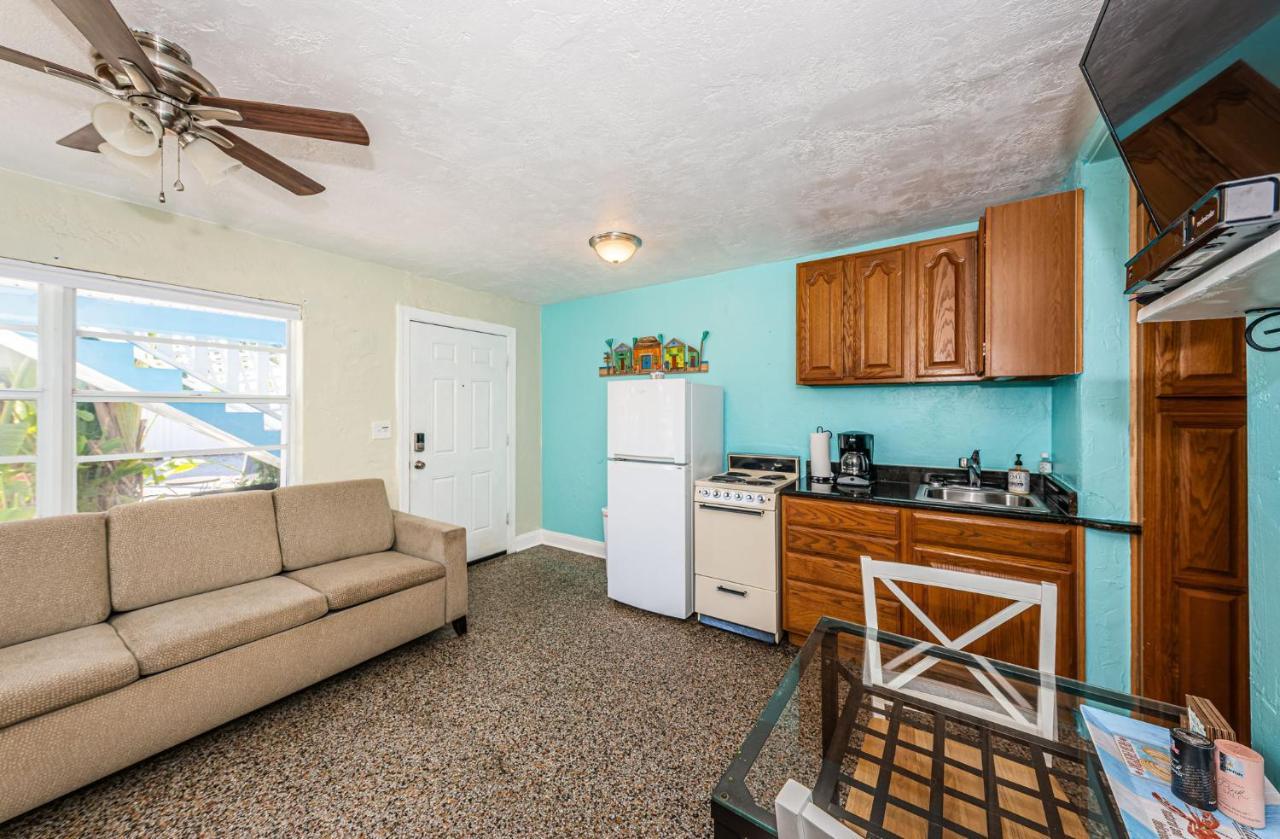Blue Water Beachside 4 Apartment