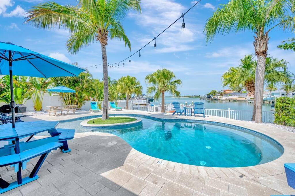 Island Paradise 3 Bed Waterfront/heated Pool Holiday home Clearwater Beach