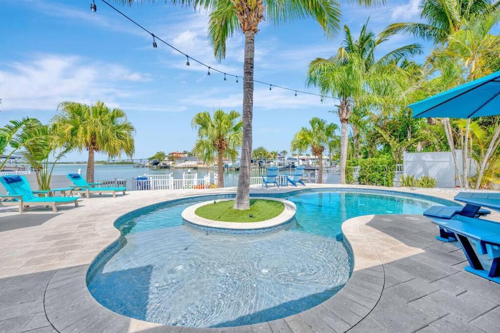 Island Paradise 3 Bed Waterfront/heated Pool *