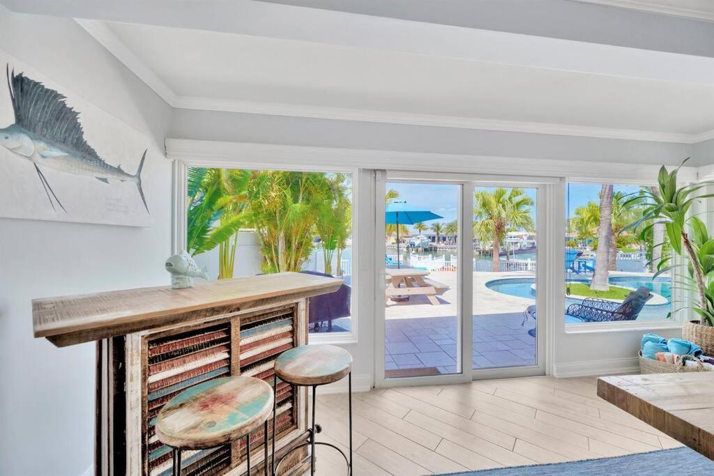 Holiday home Island Paradise 3 Bed Waterfront/heated Pool *