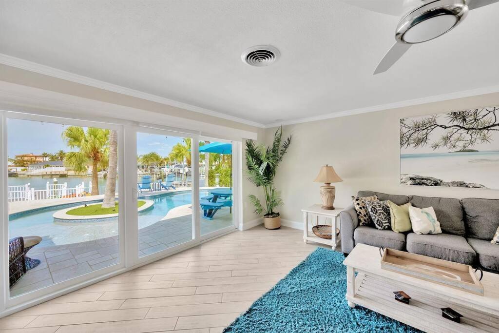 Island Paradise 3 Bed Waterfront/heated Pool * Clearwater Beach