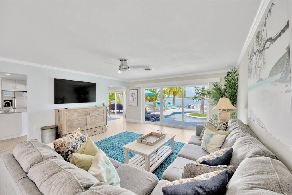 Island Paradise 3 Bed Waterfront/heated Pool Holiday home Clearwater Beach
