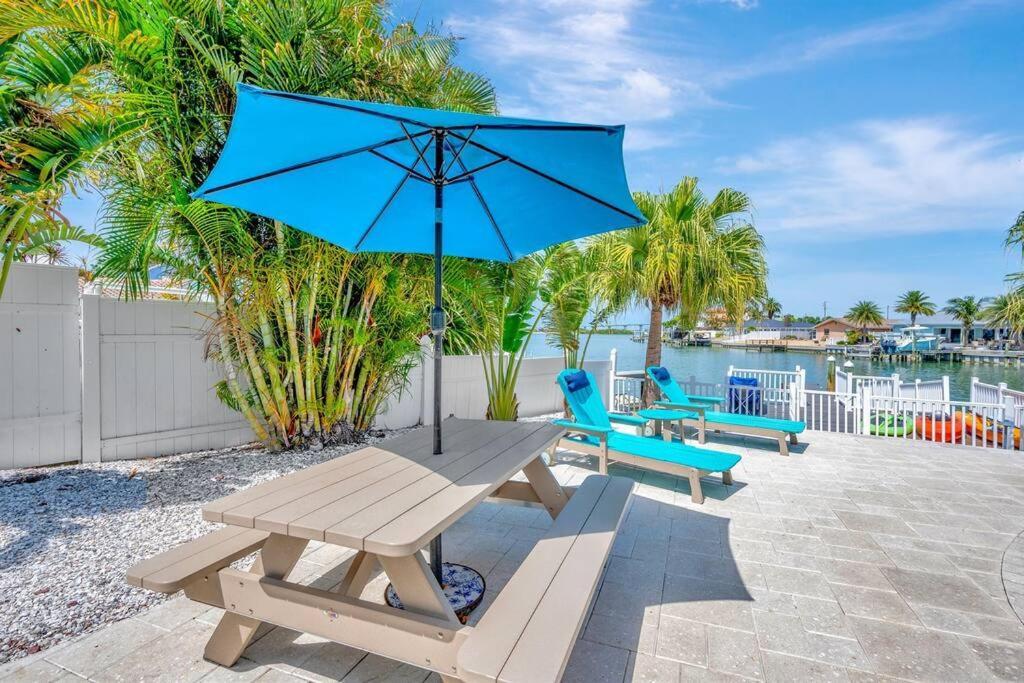 Island Paradise 3 Bed Waterfront/heated Pool *