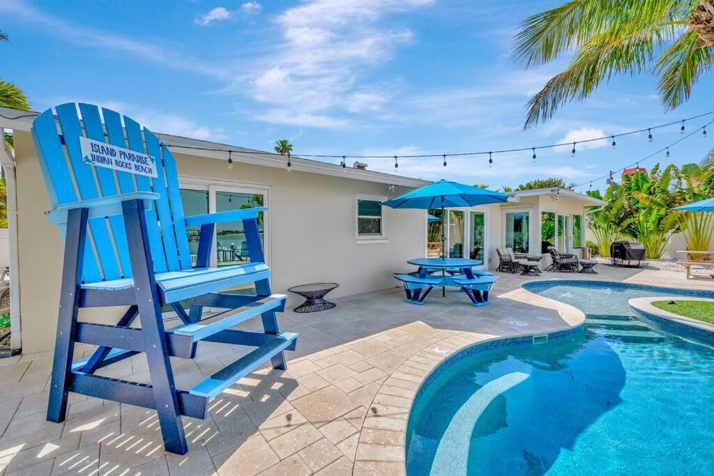 Island Paradise 3 Bed Waterfront/heated Pool Holiday home