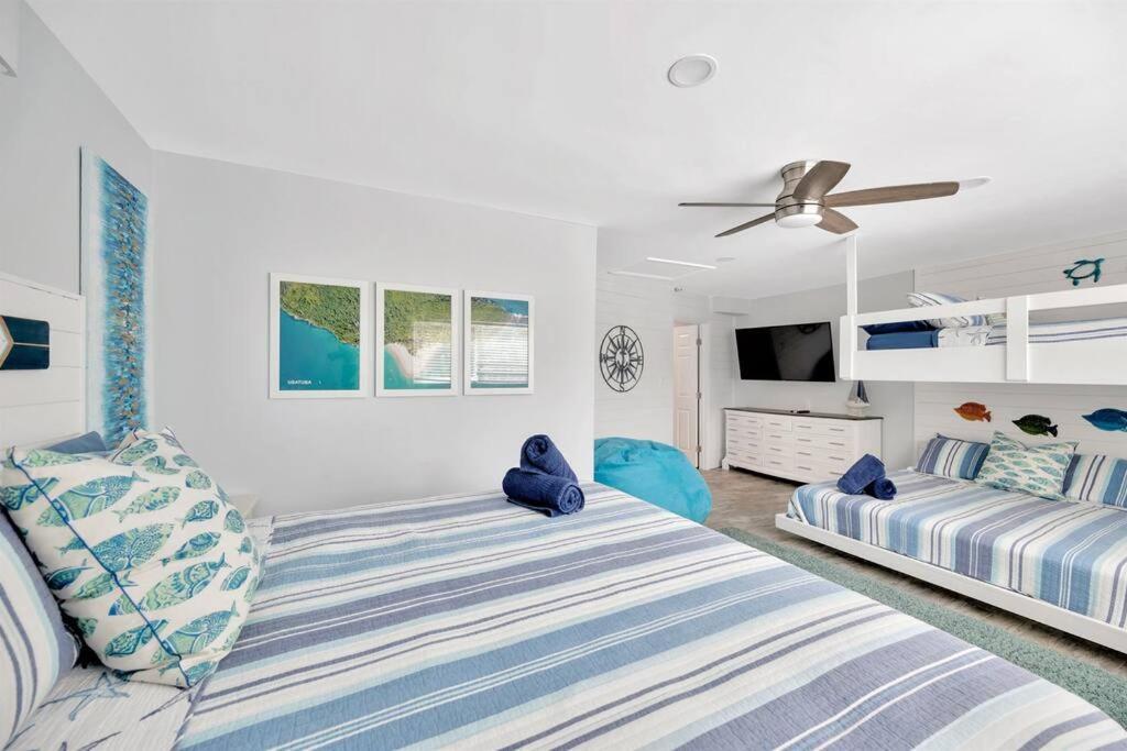 Holiday home Island Paradise 3 Bed Waterfront/heated Pool *